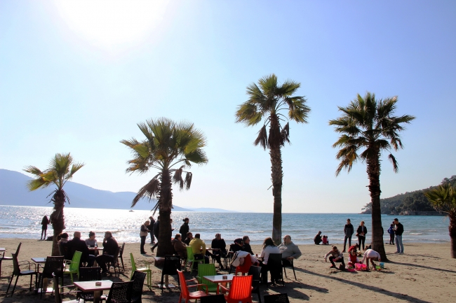 Muğla'da kar ve deniz keyfini bir arada yaşadılar